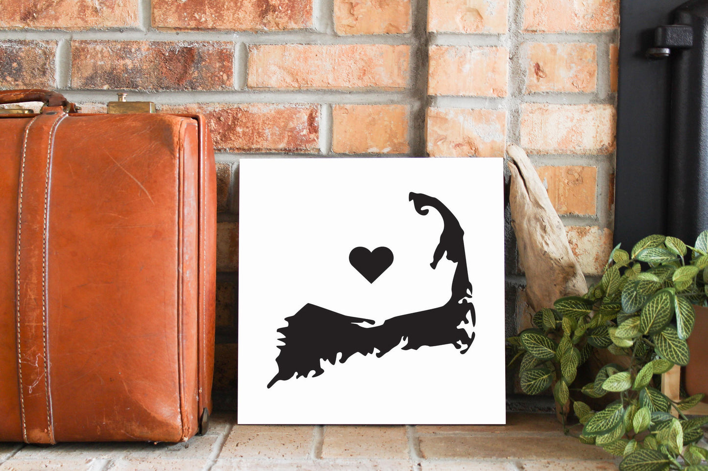 Minimalistic B&W Cape Cod With Heart | Wood Sign | Eaches | Min 2